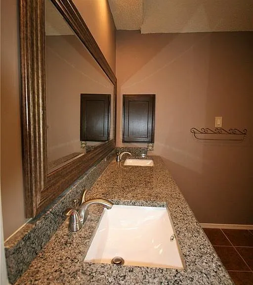 903 Ashmount Ln — Photo 12