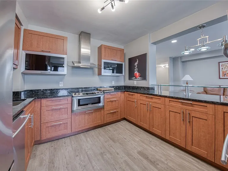 320 Fort Duquesne Blvd #4E — Photo 20
