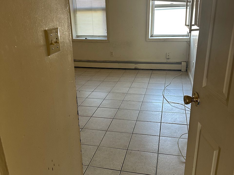 1st image of 11 Broadway APT 2