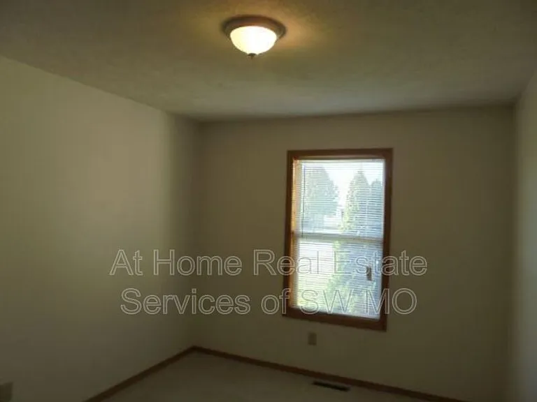 3724 W Ridgeway St — Photo 7