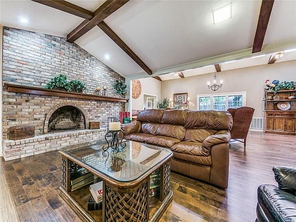 5th image of 805 Ambassador Row