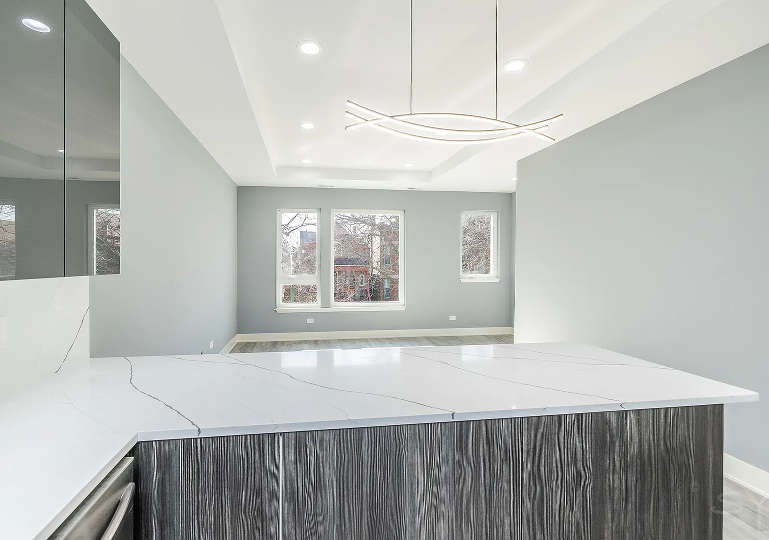 3 bed, 1300 sqft, $2,400 — Photo 2