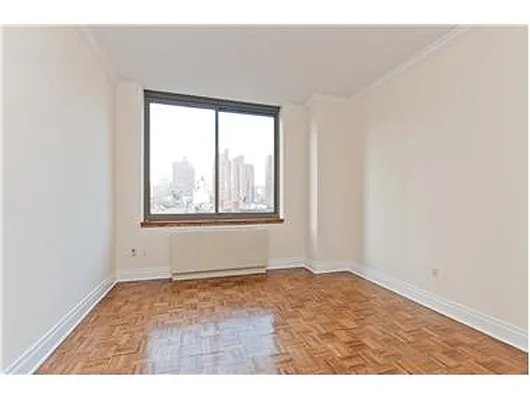 Sold by Mallan Real Estate Inc | media 9
