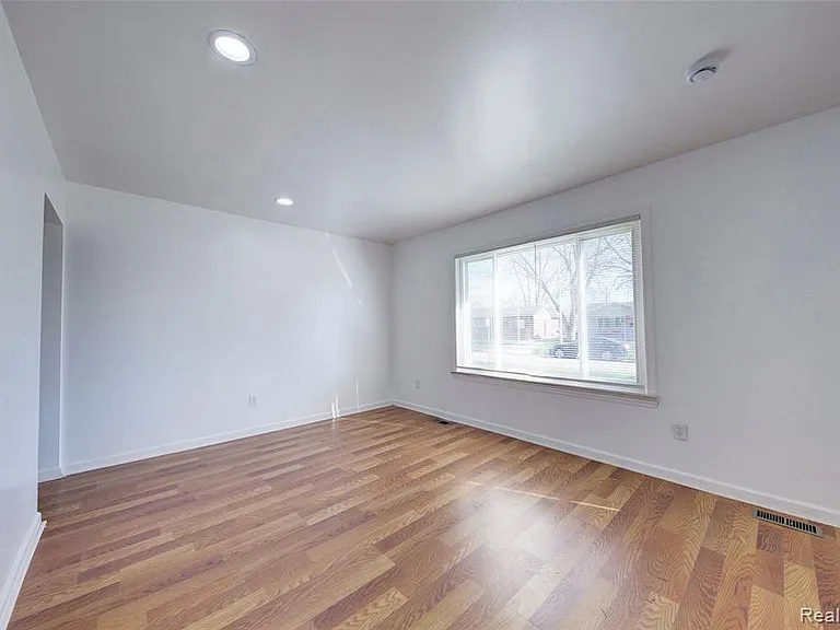 35030 Michelle Dr — Photo 22