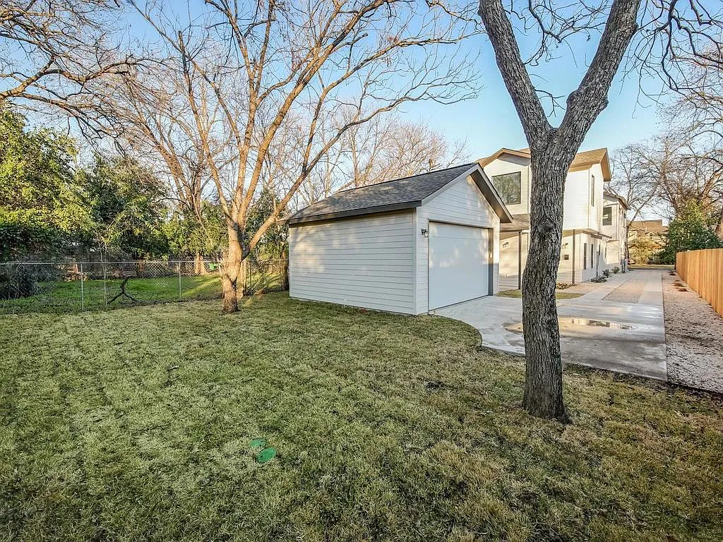Building Photo - 5600 William Holland Ave #B