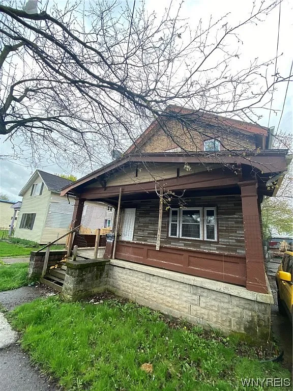 186 Gorton St photo 1
