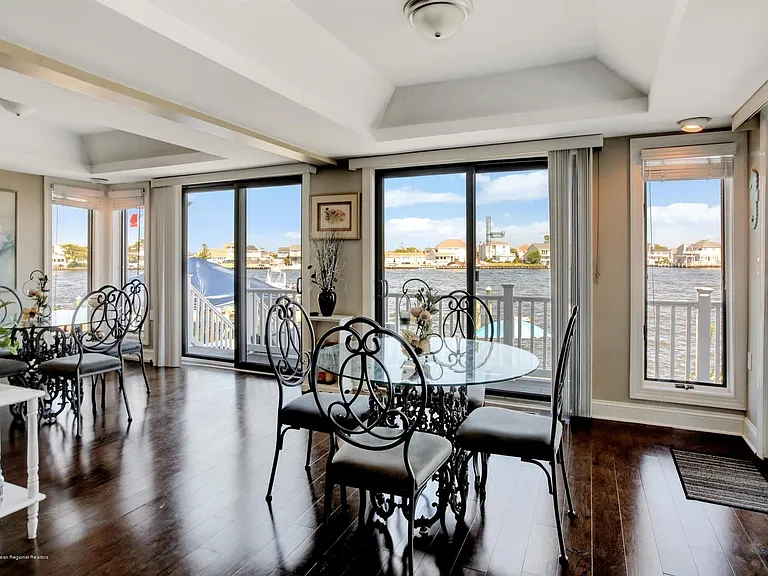374 Aldo Dr — Photo 15