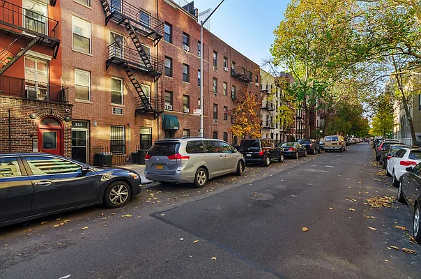 Rented by Cooper & Cooper Real Estate | media 8