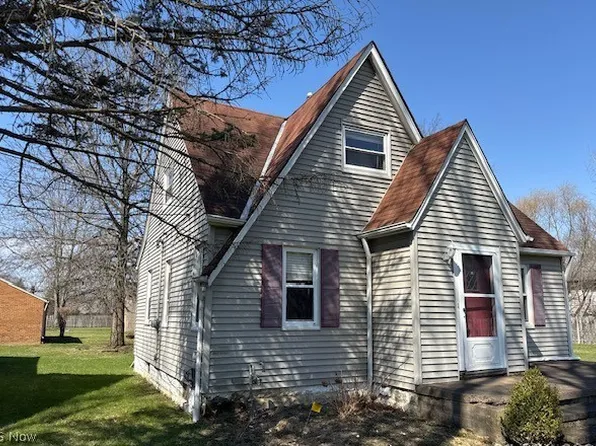 6926 McKenzie Rd, Olmsted Falls, OH 44138