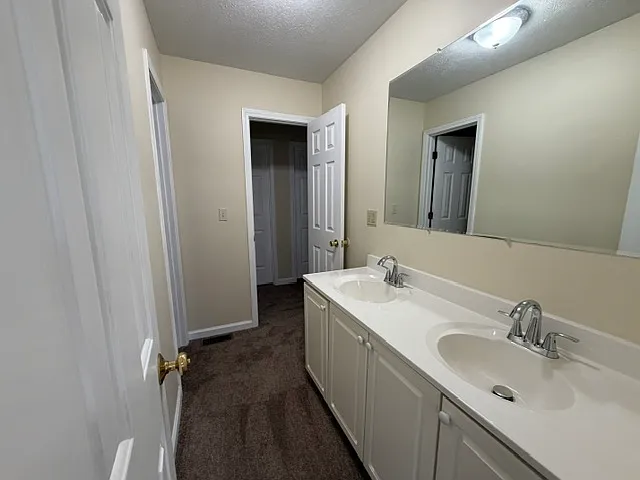 Sleepy Hollow Townhomes — Photo 31