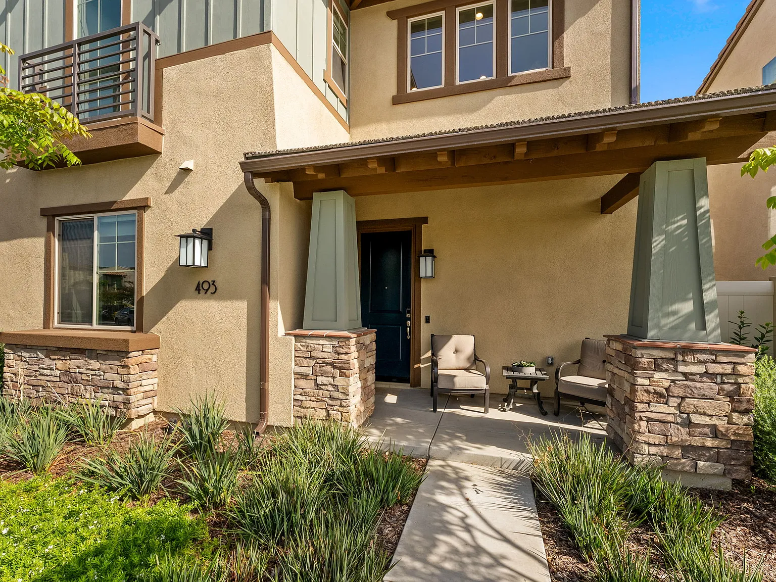 4 bed, 2301 sqft, $5,300 — Photo 3