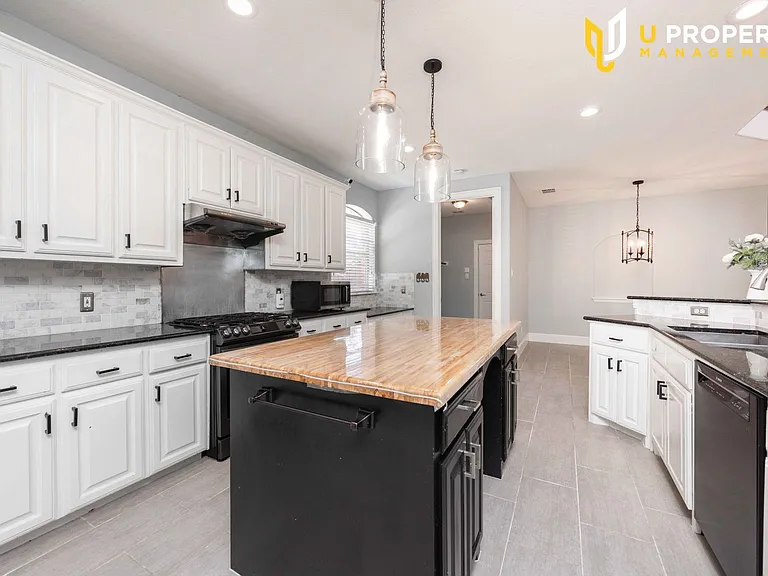 1687 Sandstone Dr — Photo 11