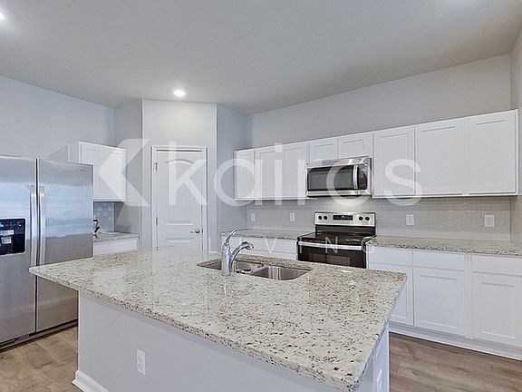 3rd image of 130 Yardley Ct