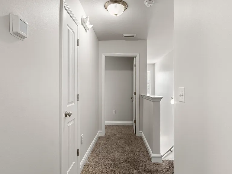 1881 Pointe Dr — Photo 13