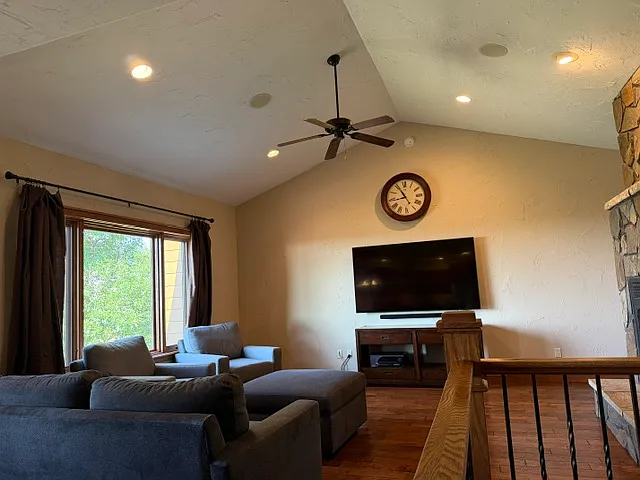 1121 Regency Ct — Photo 6