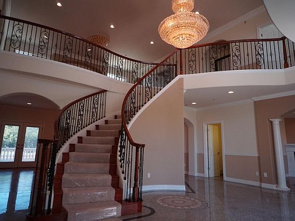 3rd image of 1644 Geist Ct