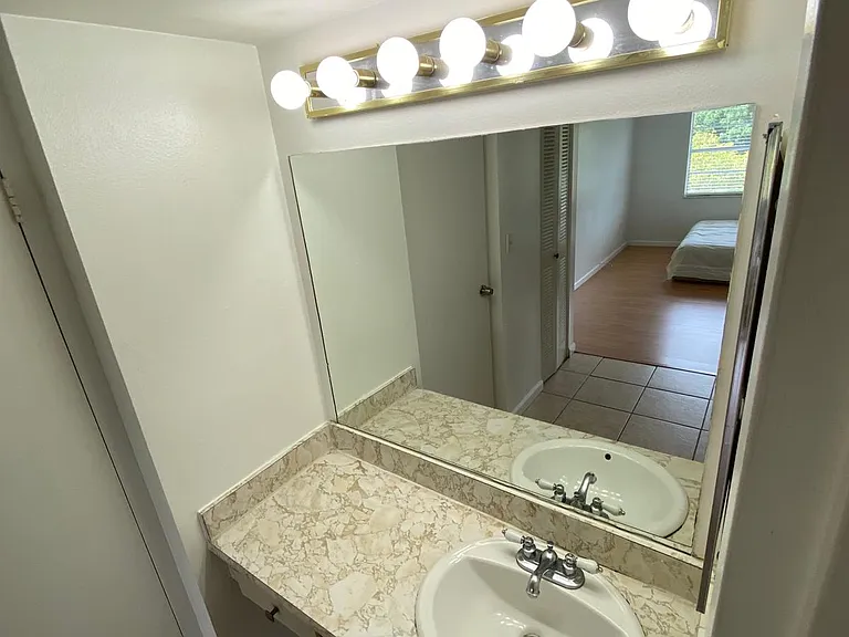 4304 NW 9th Ave #3-3B-3B3 — Photo 16