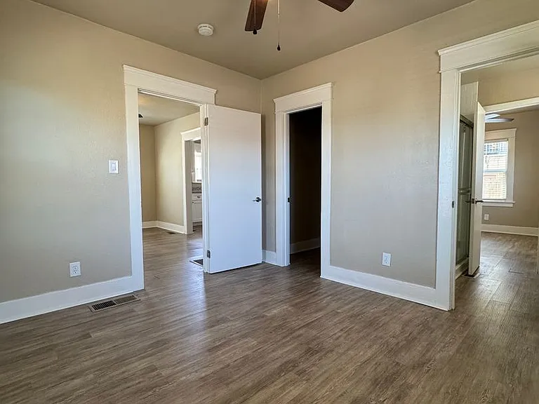 114 De Force Ave — Photo 8