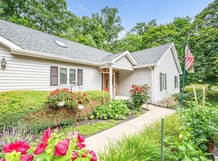 800 Oak Rd, Bradfordwoods, PA 15015