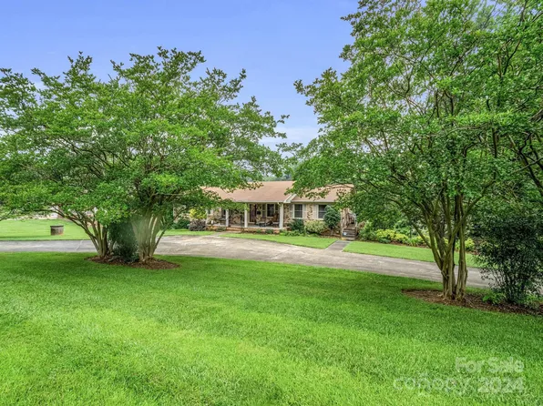 1140 Ratchford Dr, Dallas, NC 28034