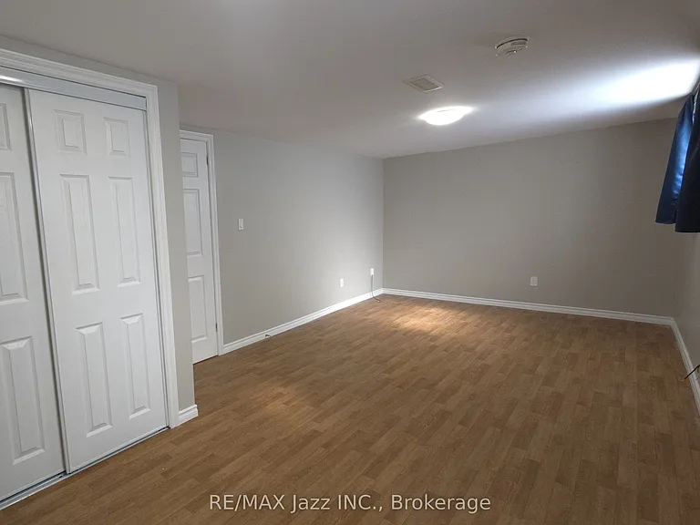127 Lupin Dr #BASEMENT — Photo 14