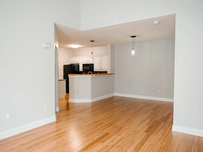 533 Eagle Pointe Dr #533 — Photo 6