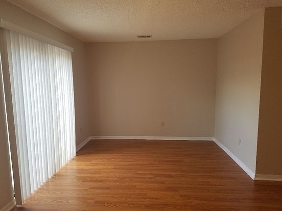5th image of 1710 Silver Creek Ct