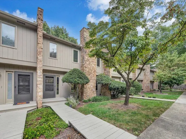 3512 Stonehenge Sq, Roanoke, VA 24018