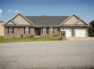 555 Mountain Highland Rdg, South Charleston, WV 25309