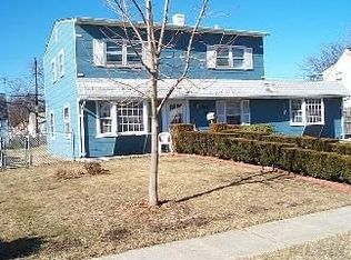 34 Farm Ln, Levittown, NY 11756