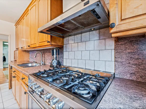 162-41 Powells Cove Boulevard image 9 of 29