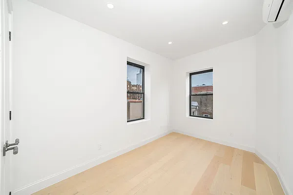 Bedroom, photo 8