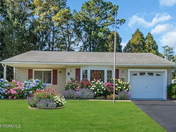 11 Vermont Way, Whiting, NJ 08759