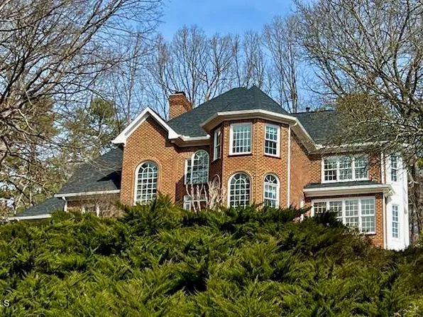 100 Sierra Dr, Chapel Hill, NC 27514