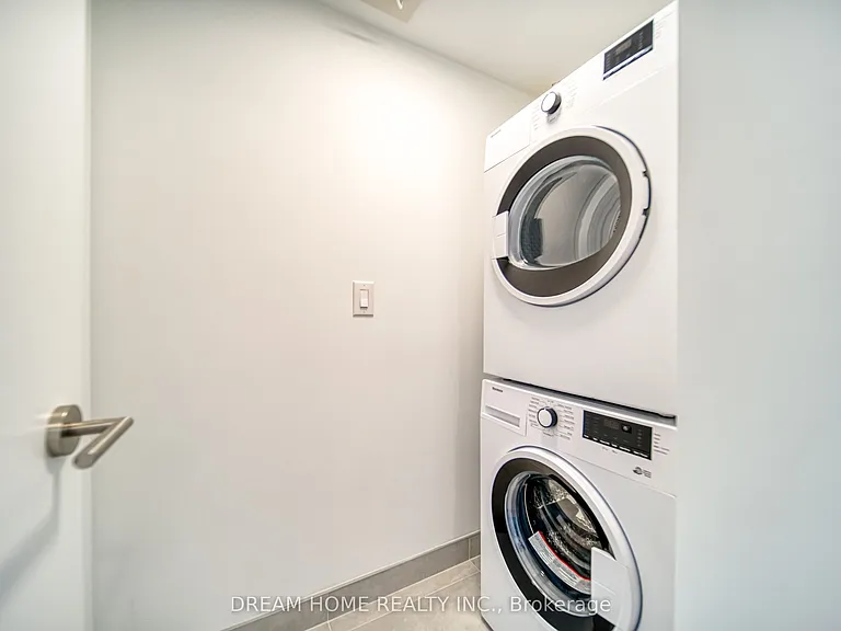 47 Mutual St #1004 — Photo 23