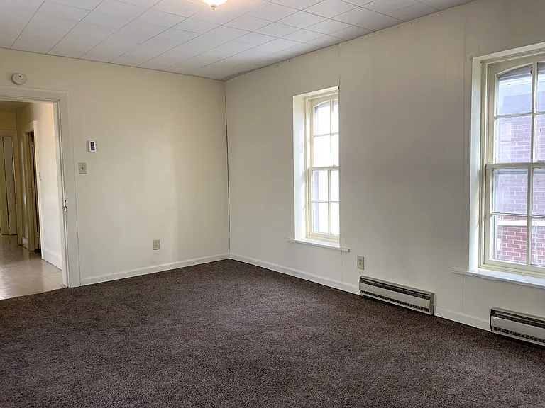 212 E King St — Photo 10