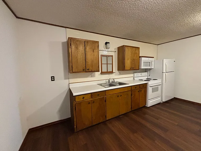 321 W Walnut St — Photo 3