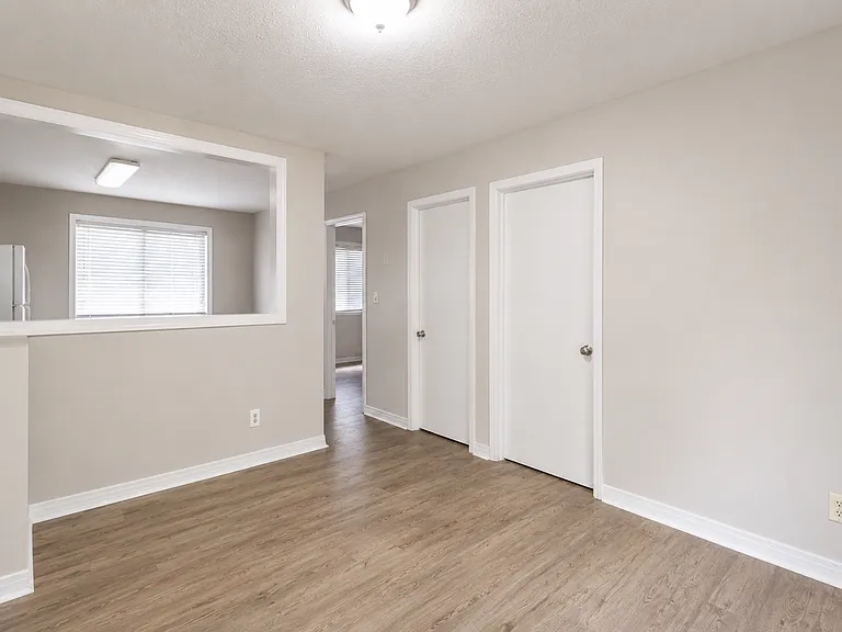 1219 Carolina Ave — Photo 3