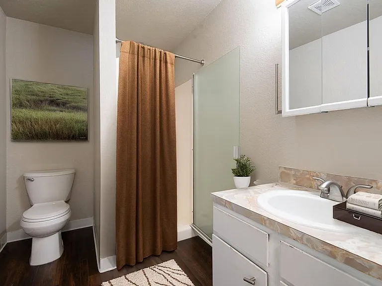 Westmont Apartments — Photo 2