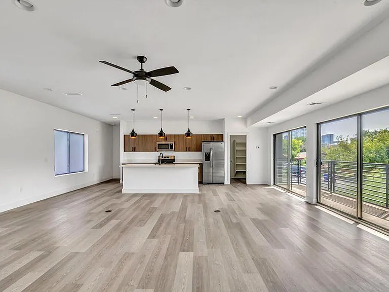 524 W Brown St — Photo 8