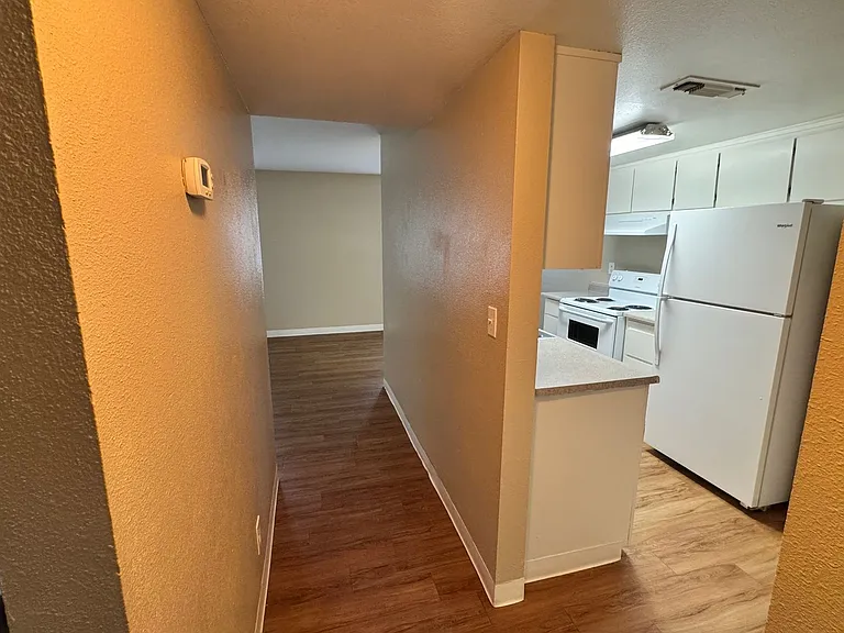 Acacia Apartments — Photo 41