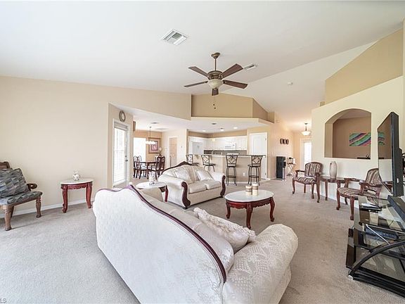 4th image of 1108 NE 33rd Ln