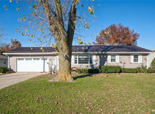 212 5th St E, Newhall, IA 52315