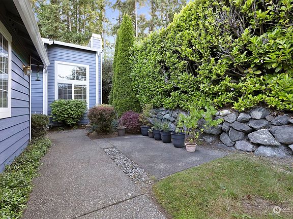 2nd image of 10953 Tulip Place NW