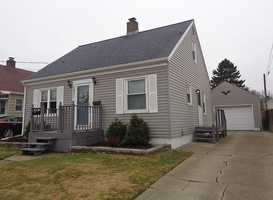 1st image of 1931 W 32nd St