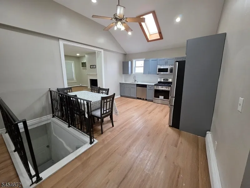 3 bed, 2.0 bath, $3,200 — Photo 3