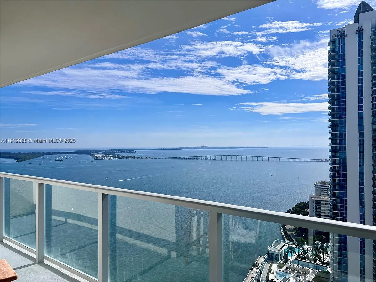 Building Photo - 1155 Brickell Bay Dr #3405