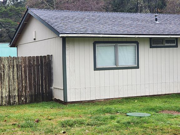 2nd image of 2160 Laurel Ln