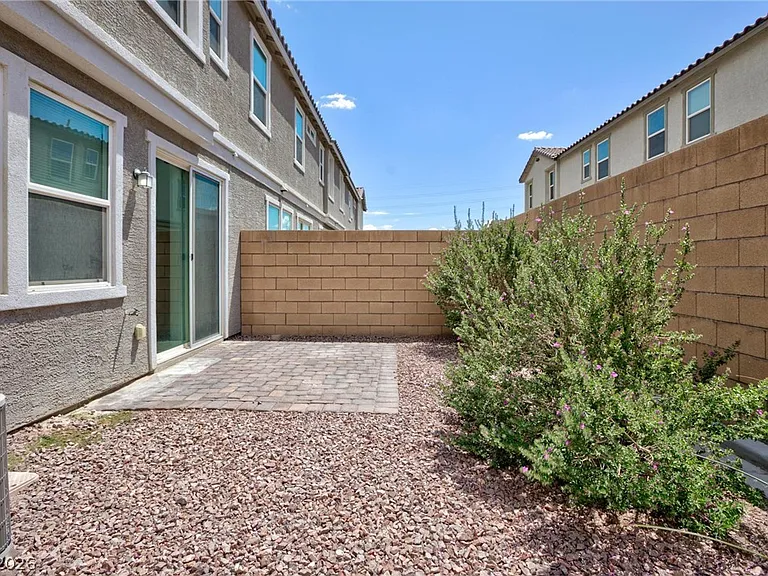 5327 Lazy Breeze Ave — Photo 16