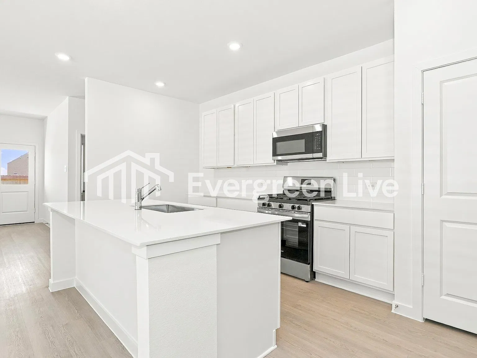 4 bed, 3.0 bath, 2290 sqft, $2,045 — Photo 3